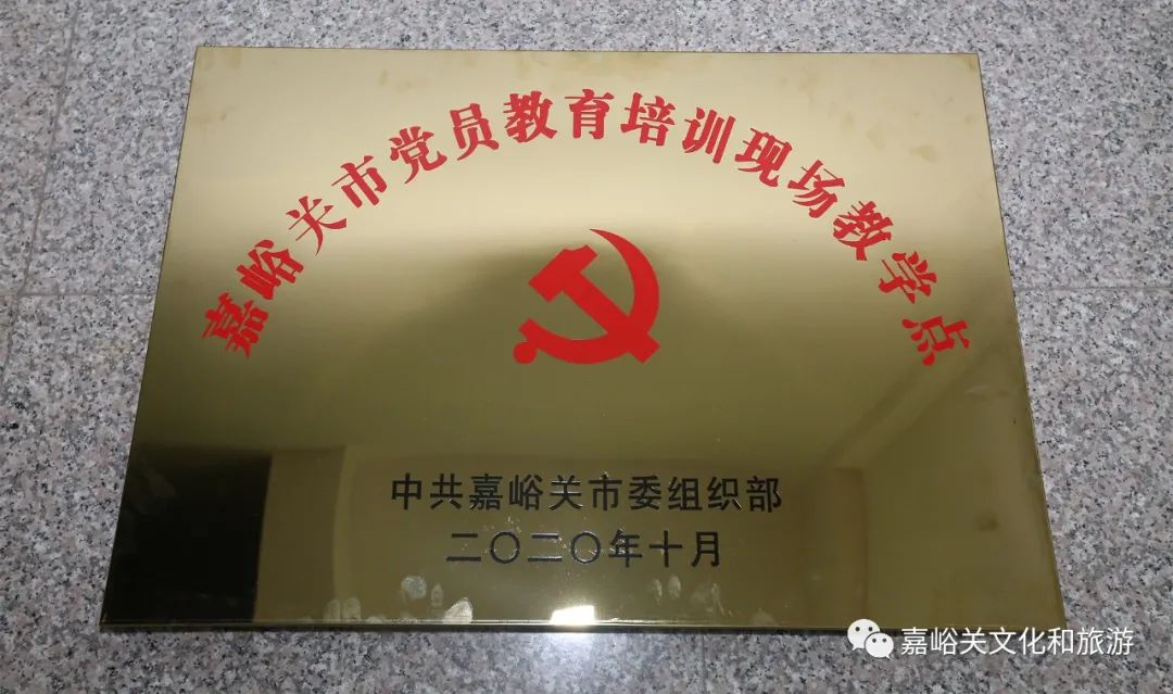 單位牌匾掛放規(guī)定*家規(guī)定牌匾尺寸_寫字樓廣告牌匾設(shè)置規(guī)定