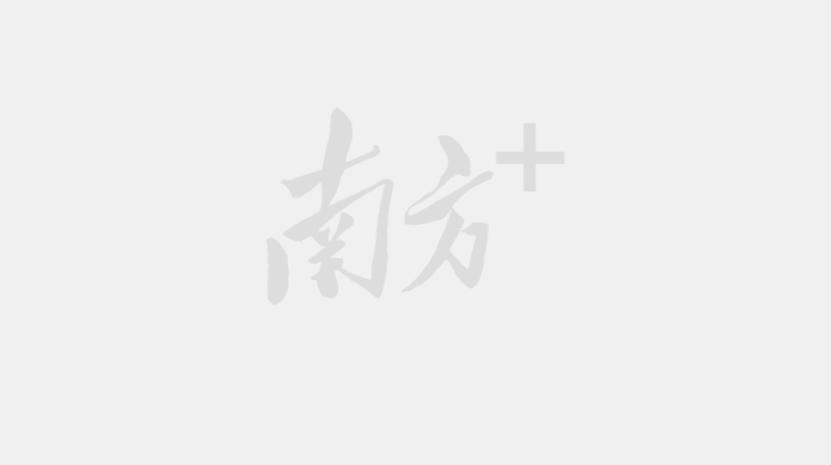 街頭店鋪的招牌濫用繁體字。梁文棟 攝