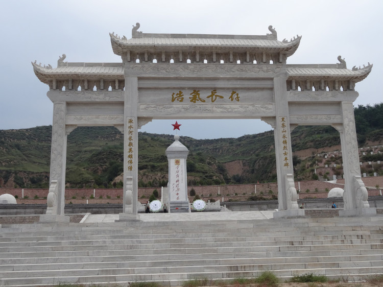 農村村口簡易石牌坊圖片，看著六張就夠了