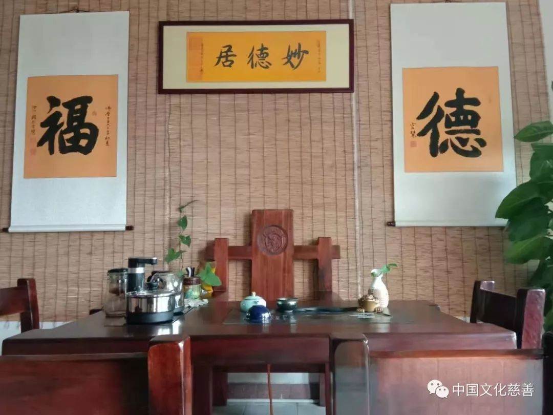 名人書(shū)法題字牌匾欣賞_題字牌匾尺寸_名人毛筆唐詩(shī)書(shū)法欣賞