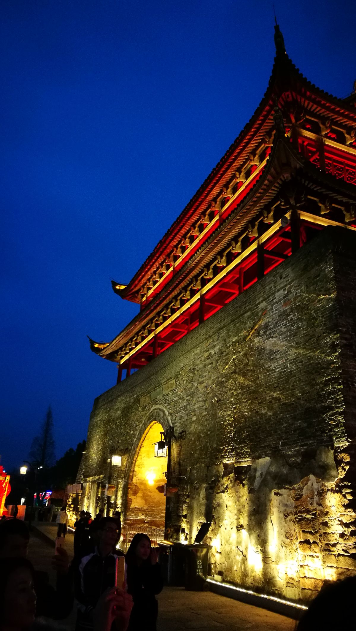 水亭門(mén)匾額_水遇樂(lè)京口北固亭懷古_(tái)隆宗門(mén)匾額上的箭頭