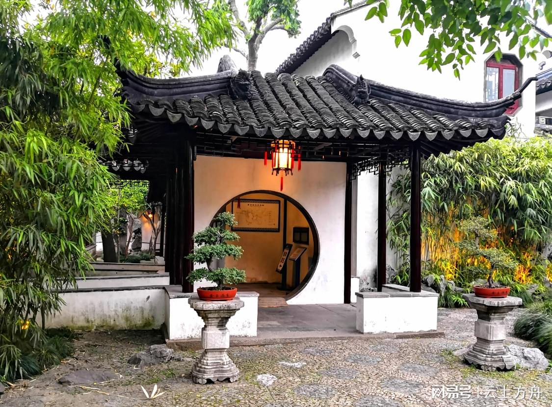 愛新覺羅·溥杰臨洮縣臥龍寺匾額_匾額聯_太和殿匾額對聯