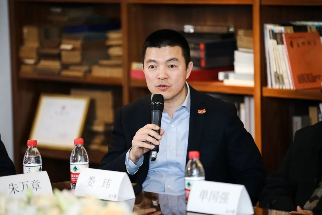 鑒定真?zhèn)呜翌~怎么寫_匾額鑒定真?zhèn)蝊如何鑒定老牌匾