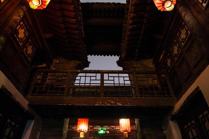 太和殿匾額是誰寫的_太和殿的匾額_鰲拜匾額