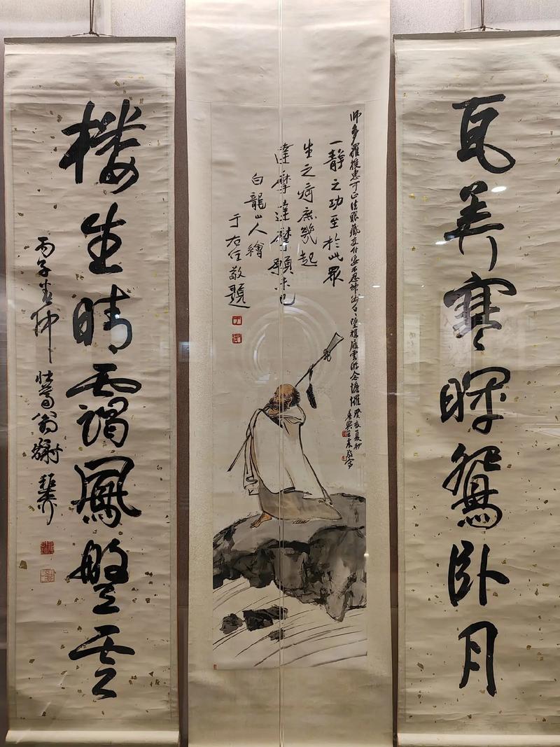 匾額名家作品比較_對聯(lián)牌匾設(shè)計(jì)效果圖_于右任匾額特點(diǎn)