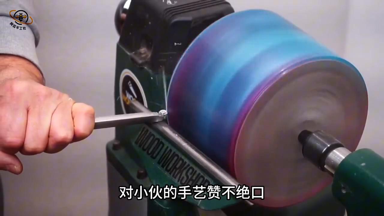 簡單手工雕刻_純手工木工工藝制作過程_天才木工爛木頭花瓶