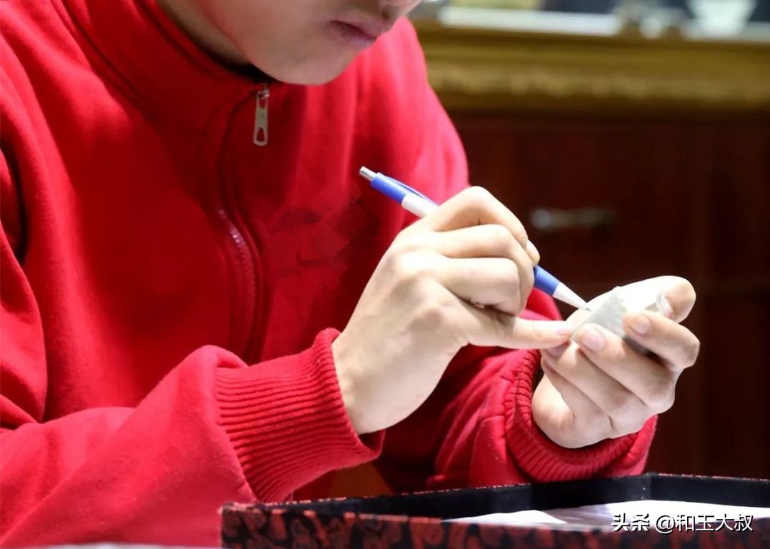 簡單手工雕刻_玉雕師繪畫功底_玉雕刀工技巧