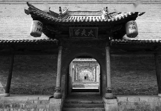 古建筑匾額文化_秦漢時期題字牌匾額_匾額披紅花
