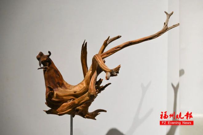 80后根雕藝術家張微_中國根雕之鄉_福州倉山區根雕藝術展
