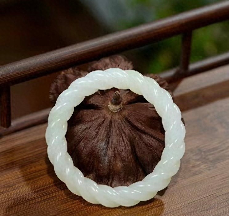 玉雕工藝_中國頂級奢侈品玉雕_絞絲工藝絞絲鐲