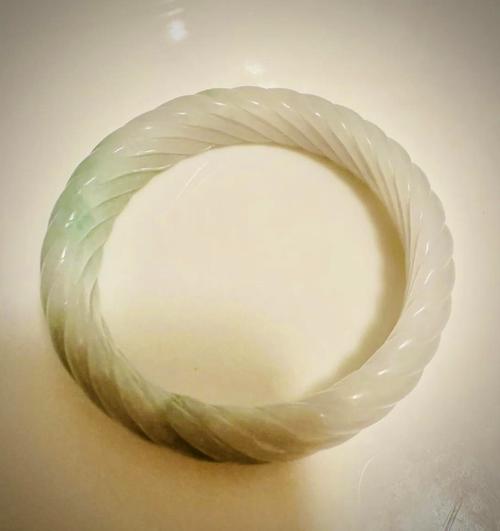 中國頂級奢侈品玉雕_絞絲工藝絞絲鐲_玉雕工藝