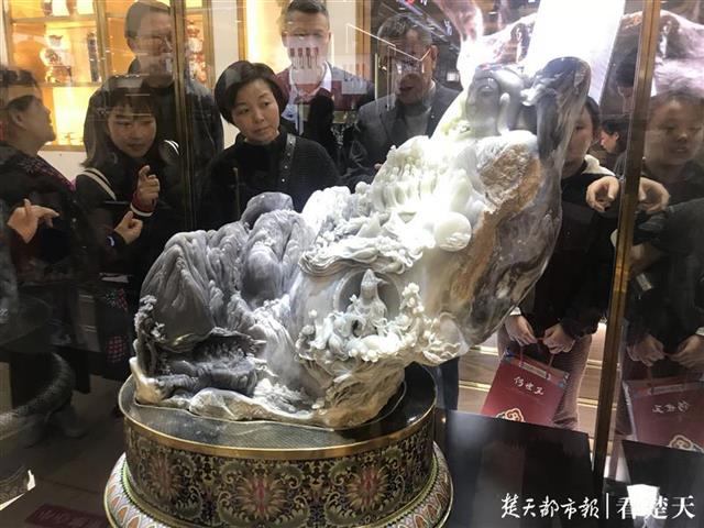 巨型和田玉雕刻_釋迦牟尼法相_百花獎(jiǎng)金獎(jiǎng)作品_玉雕工藝