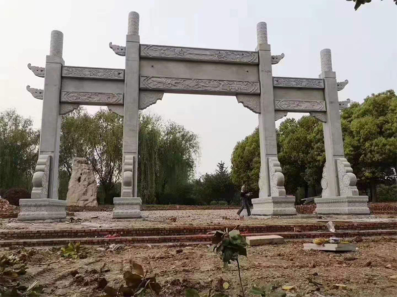 村口石雕牌坊樣式_單門三樓式石牌坊_農(nóng)村村口牌坊簡潔大方