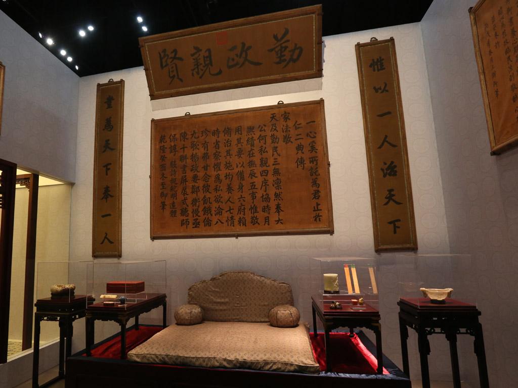 乾清宮正大光明匾解讀_故宮著名匾額涵義_匾額的意思是什么