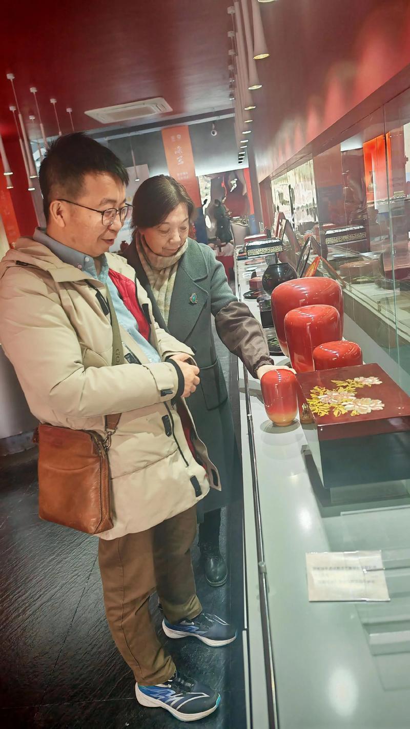 成都漆器工藝廠 雕漆隱花 學習過程 _成都木雕廠加工廠_ 李子柒 雕漆隱花 技法特點 