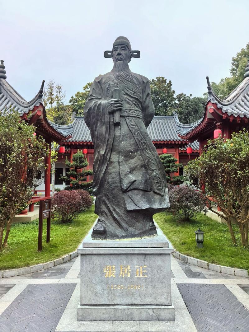 張居正匾額_張居正 32人抬轎 明朝首輔生活奢華