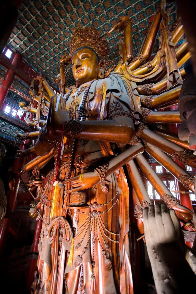 木雕觀音菩薩像圖片_承德普寧寺 千手觀音 大乘之閣